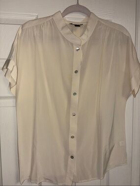 Beautiful St. John Women Cream Button-Up Shirt, size 12